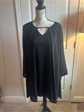 Women's Long-Sleeved Keyhole Shift Dress